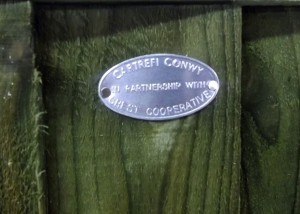 Crest & Cartrefi Conwy Fence Badge